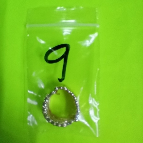 Goldtone crystal stretch adjustable Ring size 9 - Picture 2 of 4